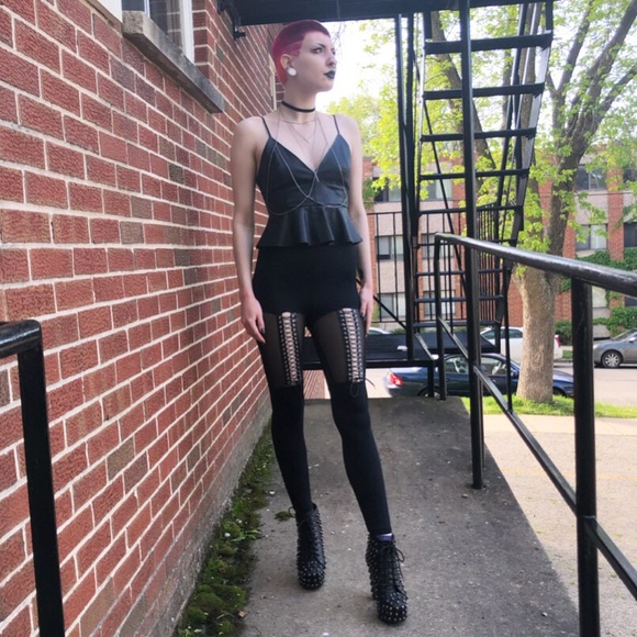 Meet your Posher, Zoie - Picture 2 of 3